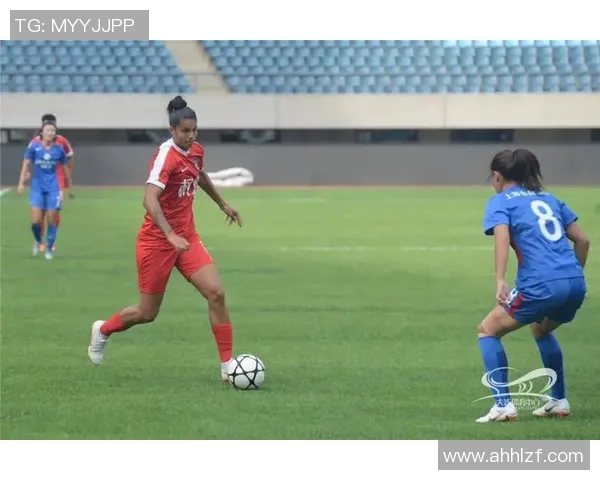大连权健女足迎战上海球队全力争胜展现女足风采